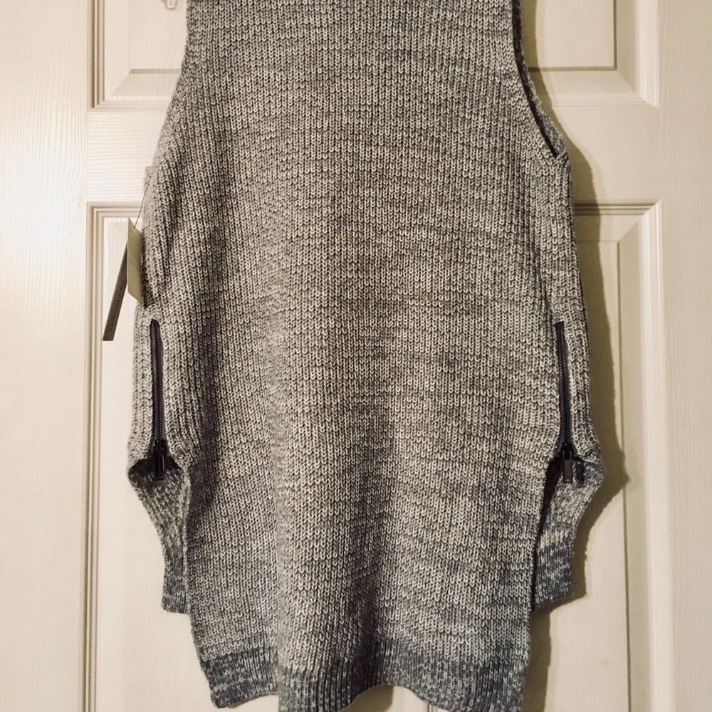 ‼️ SOLD ‼️CALVIN KLEIN JEANS Sweater - Picture 2 of 5